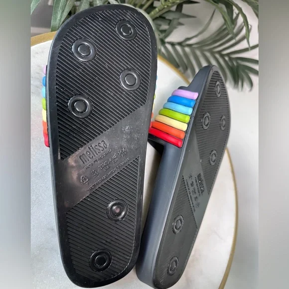 Melissa Women's MLSA 3D Scented Rainbow Striped Beach Slides Sandals size 10 - Picture 4 of 6